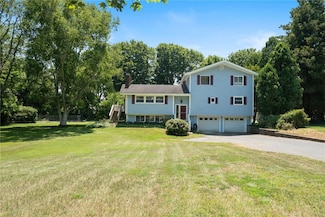 63 Black Point Ln, Portsmouth, RI 02871