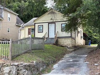 2009 Baker Rd NW, Atlanta, GA 30318