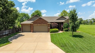 500 Stone Lake Dr, Augusta, KS 67010