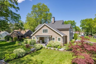4 Clover Place, New Rochelle, NY 10805