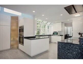 4 Hawk Hill Rd, Lincoln, MA 01773