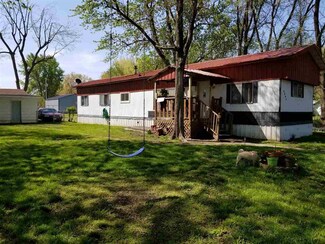 1407 Concord St, Columbus Junction, IA 52738