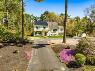12 Bow St, Carver, MA 02330