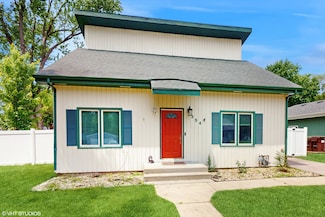 354 Millard Ave, Crystal Lake, IL 60014