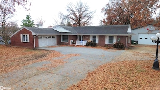 1106 E Franklin St, Bloomfield, IA 52537