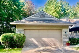 521 Tournament Cir, Norton Shores, MI 49444
