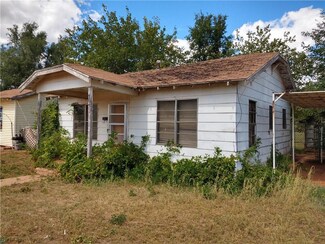 305 E A St, Altus, OK 73521