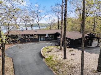 826 Cobblestone Ln, Eureka Springs, AR 72631