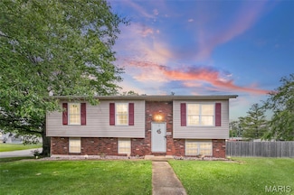 7800 Chuck Ct, Godfrey, IL 62035