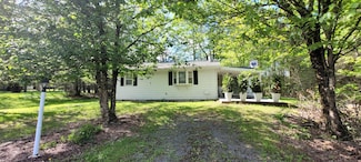7 Holiday Ct, Albrightsville, PA 18210