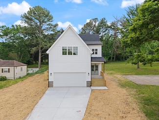 565 Mcmurray Dr, Nashville, TN 37211