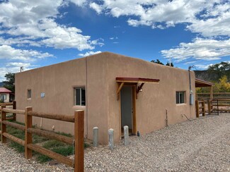 11 Ortiz Ln, Ranchos de Taos, NM 87557