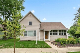 306 E 1st St, East Dundee, IL 60118