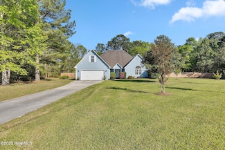 605 Old River Rd, Stella, NC 28582