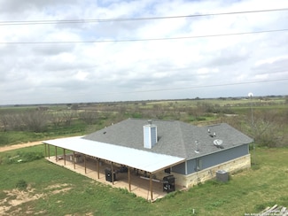 1571 Texas 173, Bigfoot, TX 78005