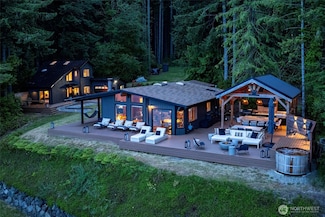 6570 E Grapeview Loop Rd, Allyn, WA 98524