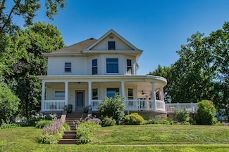 32 Alma St, Benton, WI 53803