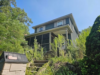 528 Woodlawn St SE, Grand Rapids, MI 49507