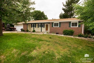 925 Dehoff Dr, Manhattan, KS 66502