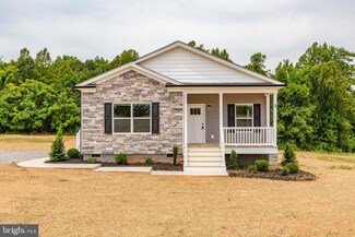 967 Levi Rd, Green Bay, VA 23942
