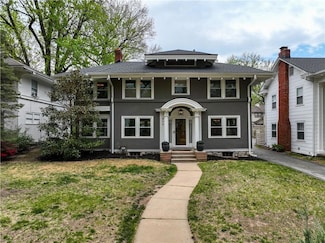 815 W Gregory Blvd, Kansas City, MO 64114