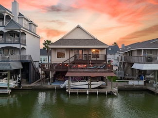 1822 Port O' Call St, Tiki Island, TX 77554