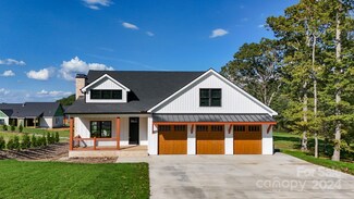 45 Skylar Ln, Mills River, NC 28759