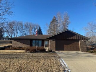 701 Clearview Dr, Decorah, IA 52101