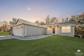 422 Navajo Dr, Junction City, KS 66441