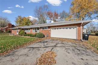 18676 Vreeland Rd, Woodhaven, MI 48183