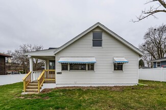 26 E Washington St, Round Lake Park, IL 60073