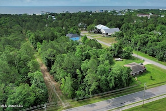 306 N Central Ave, Waveland, MS 39576