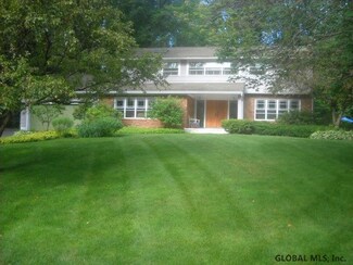 4 Graffunder Dr, Albany, NY 12204