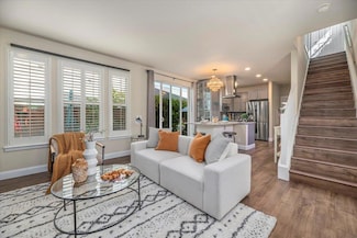 305 Creekside Village Dr, Los Gatos, CA 95032