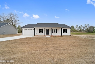 1996 Catherine Lake Rd, Richlands, NC 28574