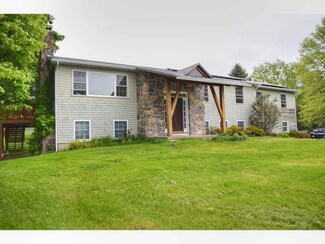 1699 Irish Hill Rd, Shelburne, VT 05482