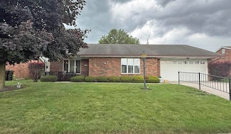 612 Westview Dr, Piqua, OH 45356