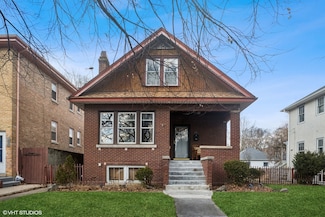 1327 Cleveland St, Evanston, IL 60202