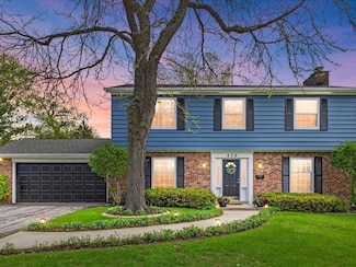 416 Mary Ln, Thiensville, WI 53092