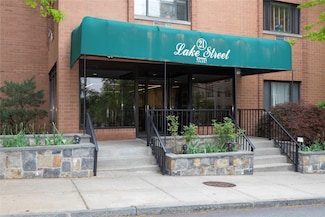 21 Lake St Unit 2J, White Plains, NY 10603