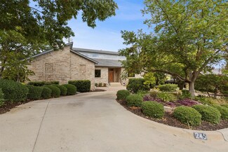 245 Oak Hill Dr, Roanoke, TX 76262