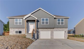 19091 Pawnee Ct, Saint Joseph, MO 64505