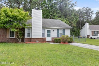 219 Live Oak Ct, Midway Park, NC 28544