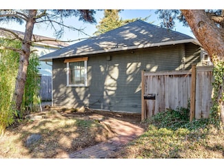 1657 Jefferson St, Eugene, OR 97402