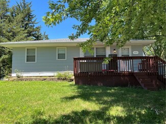 1600 E Glenwood Dr, Des Moines, IA 50320