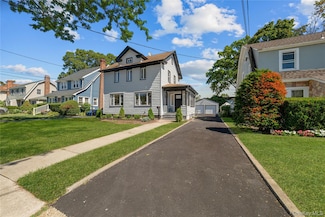 87 Parsons Dr, Hempstead, NY 11550