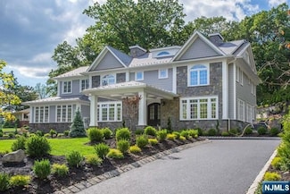 368 Hartshorn Dr, Short Hills, NJ 07078