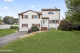 4 Schaeffer Ln, Freehold, NJ 07728