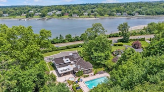 337 E Shore Rd, Great Neck, NY 11023