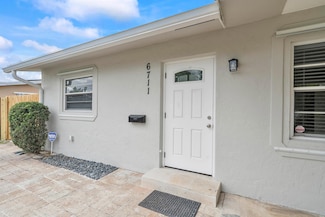 6711 Franklin St, Hollywood, FL 33024